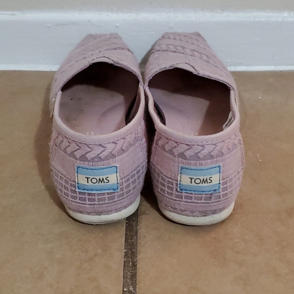 Lavender Toms Sz 6 - Picture 3 of 4